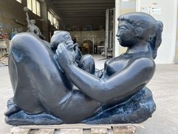 Sculpture, Maternité Allongée cm 120 - patine noire bleutée  (bronze), Antoniucci Volti